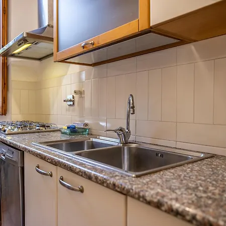 Flora 1 By Portofinohomes Lägenhet *